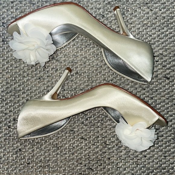 Caparros Ivory Satin Sarina Wedding shoes.  Women’s size 8.5 - Picture 5 of 12